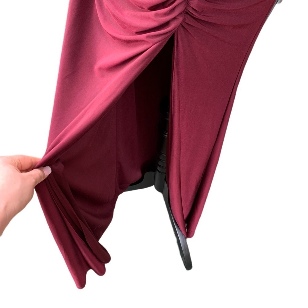 DB STUDIO Ruched Jersey V-neck Sheath Dress in Wine Red Size 6 Bridesmaid Formal - Picture 8 of 13